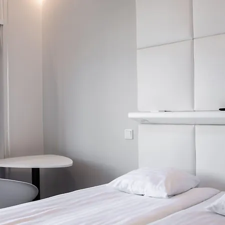 Hotel Omena Kauppiaskatu 2*
